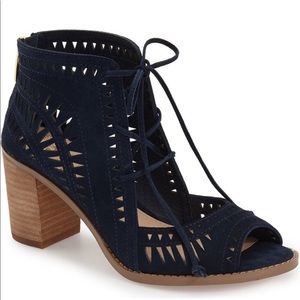 Vince Camuto Navy heels size 9.5 barely worn